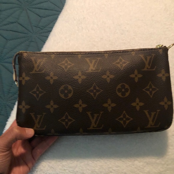 ❌SOLD❌ pochette accessories - Picture 1 of 3